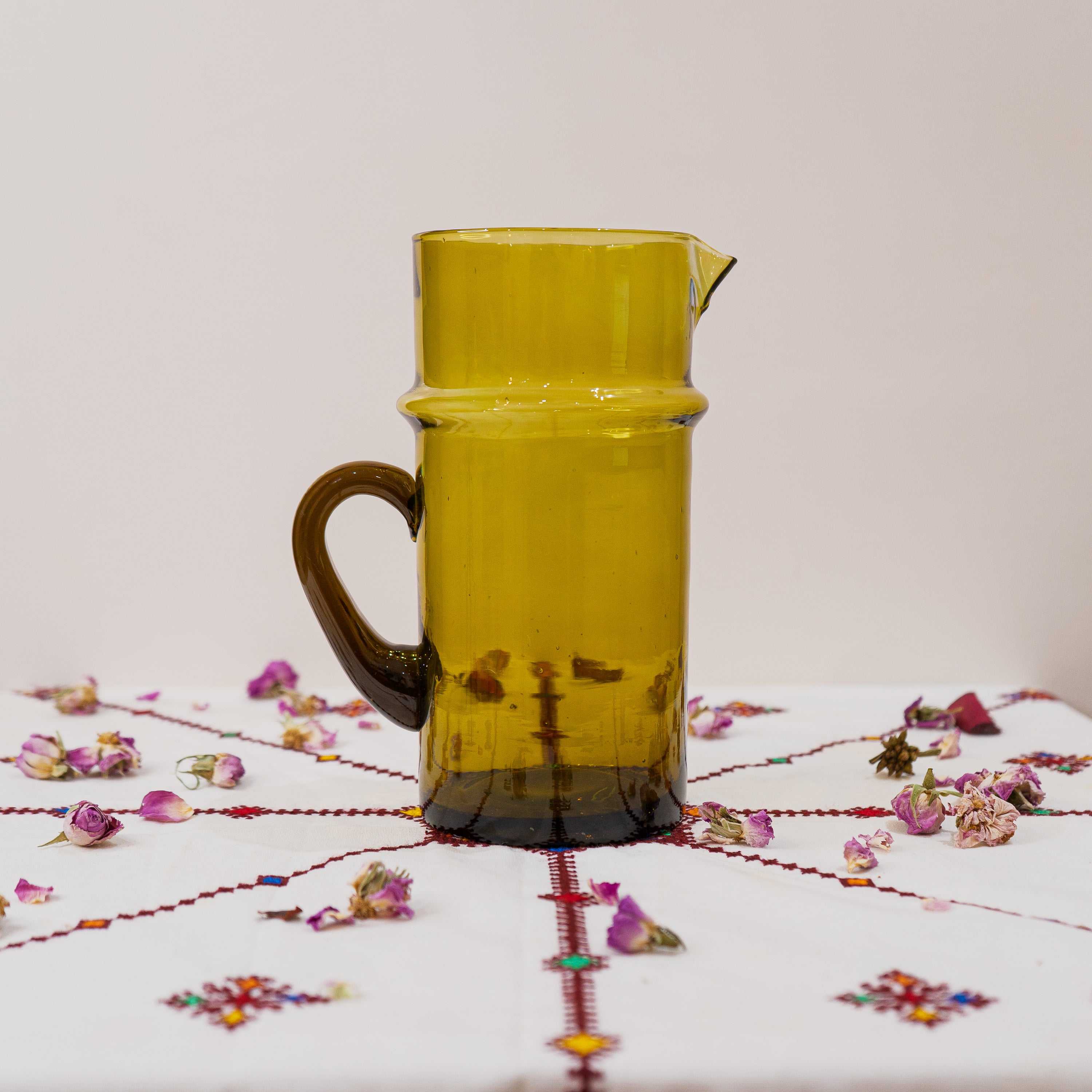 Set de 6 verres Beldi ambrés marocains avec carafe : verres faits main, verre recyclé, verres à thé
